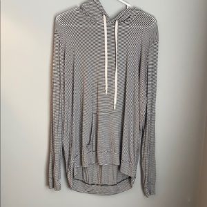 BRANDY MELVILLE PULLOVER